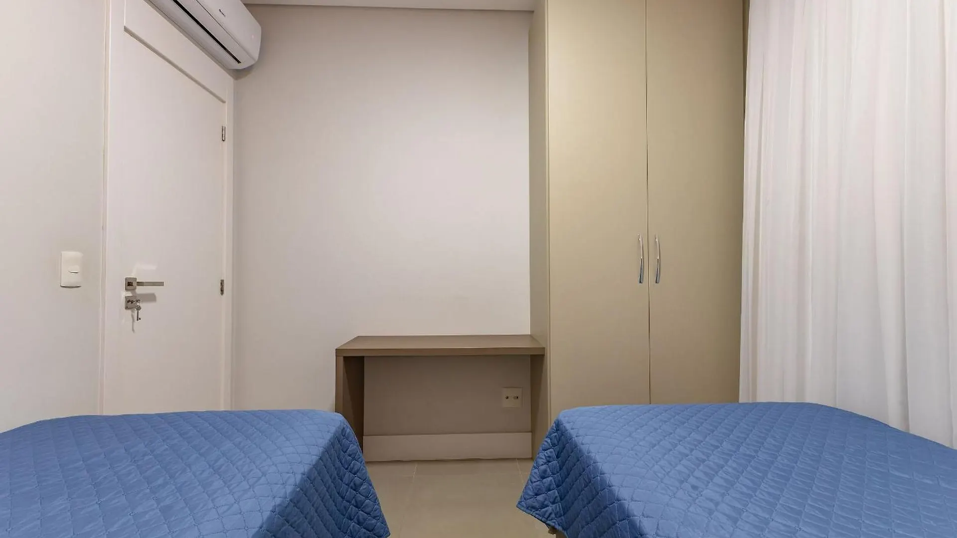 Apartamento Finamente Mobiliado Com Area De Lazer E Vista Mar Bombinhas