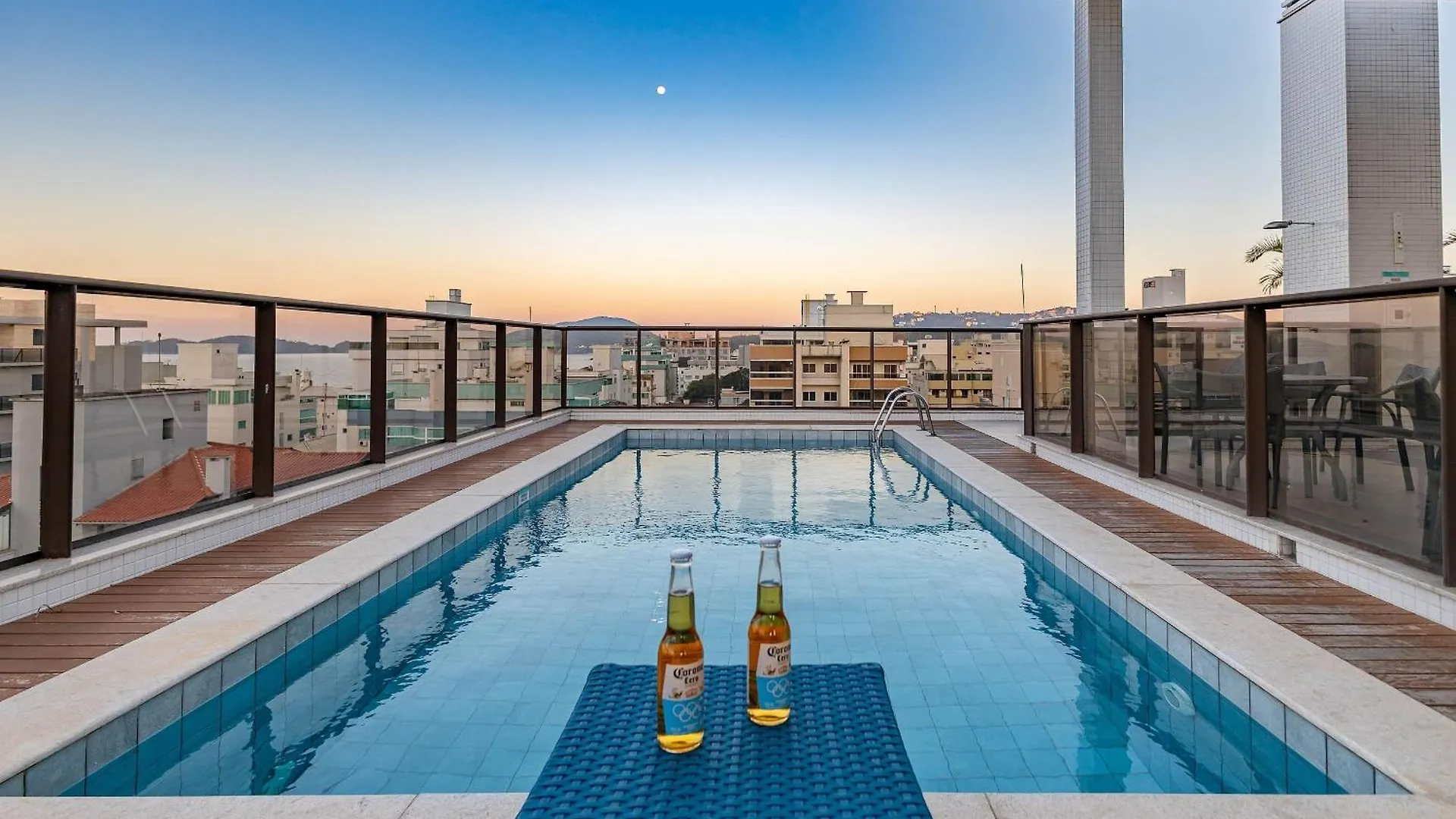 Apartamento Finamente Mobiliado Com Area De Lazer E Vista Mar Bombinhas