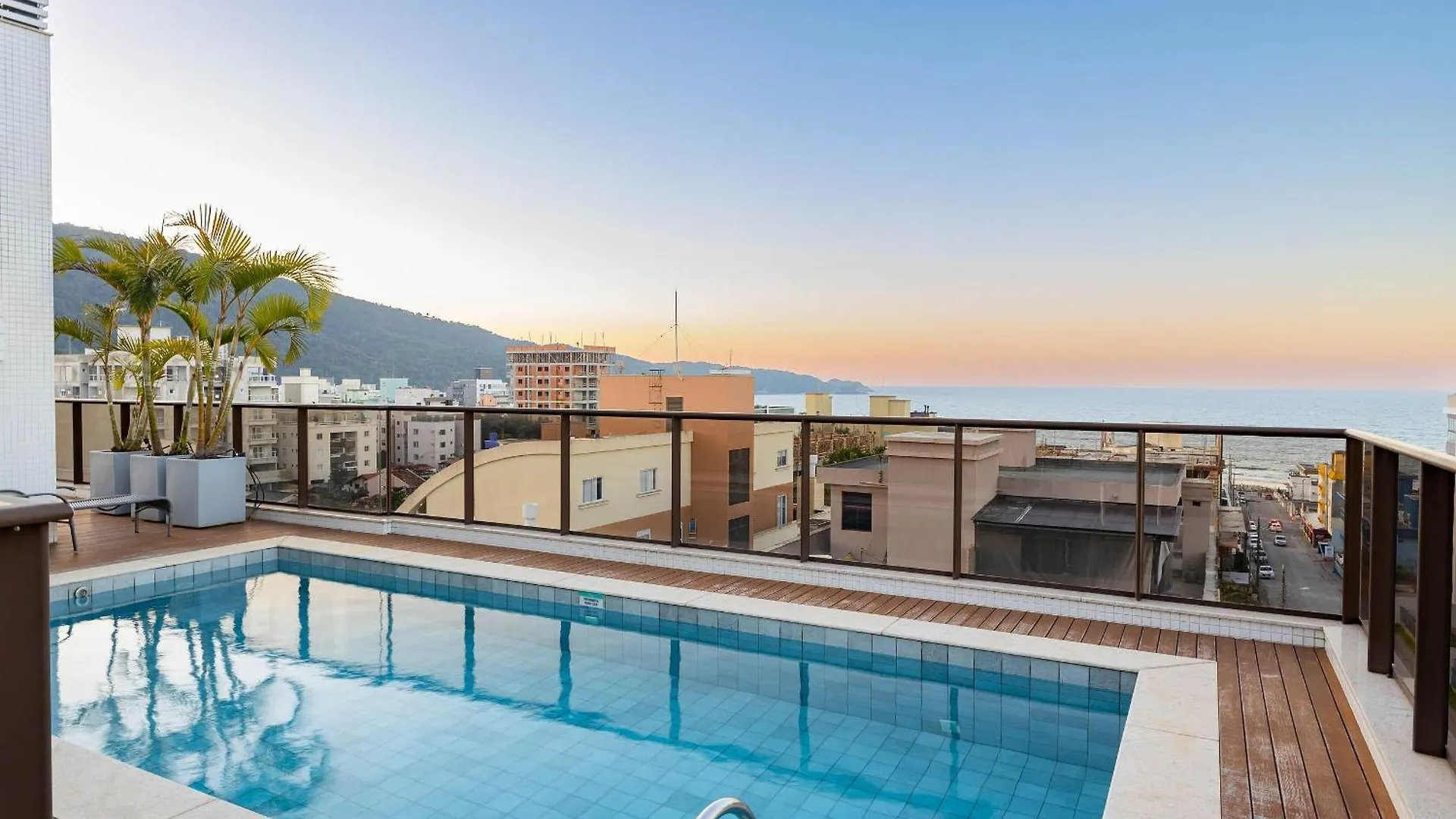 Apartamento Finamente Mobiliado Com Area De Lazer E Vista Mar Bombinhas Brazil