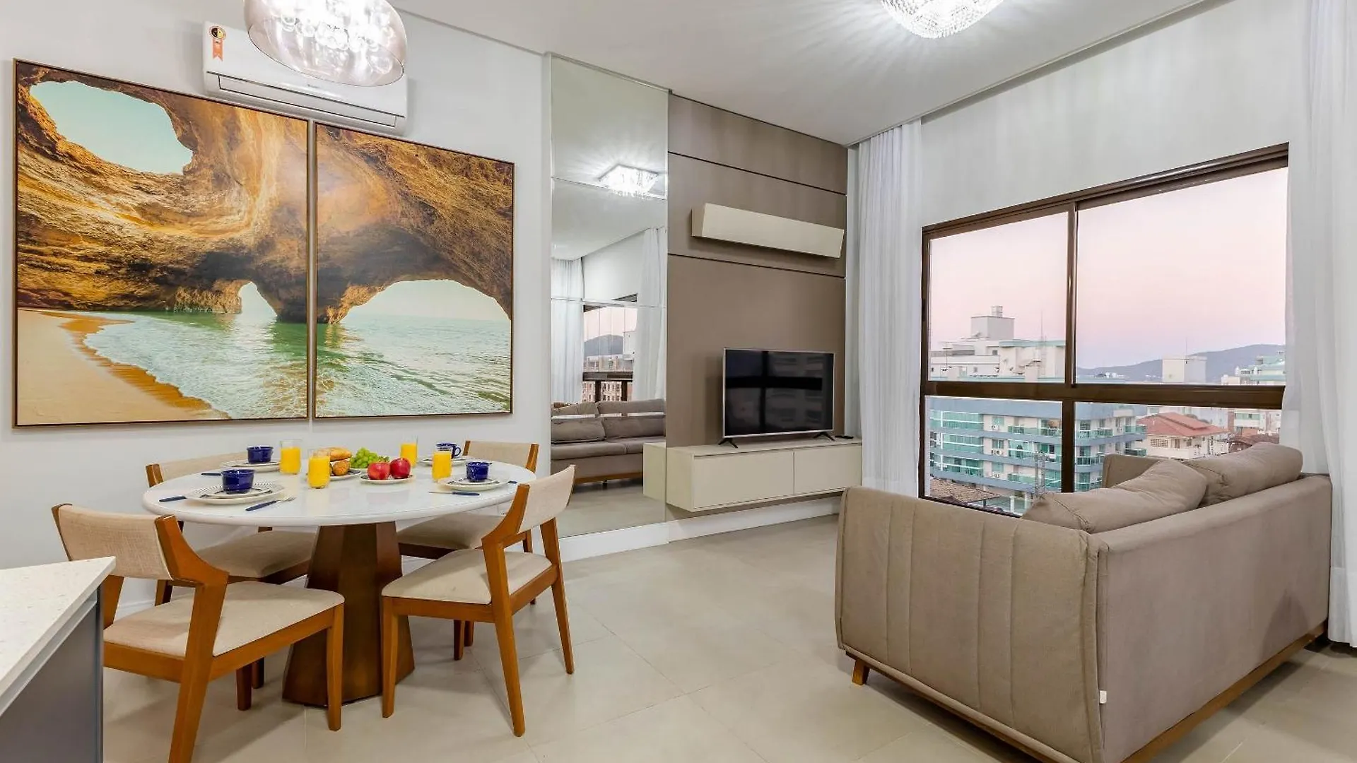 Apartamento Finamente Mobiliado Com Area De Lazer E Vista Mar Bombinhas