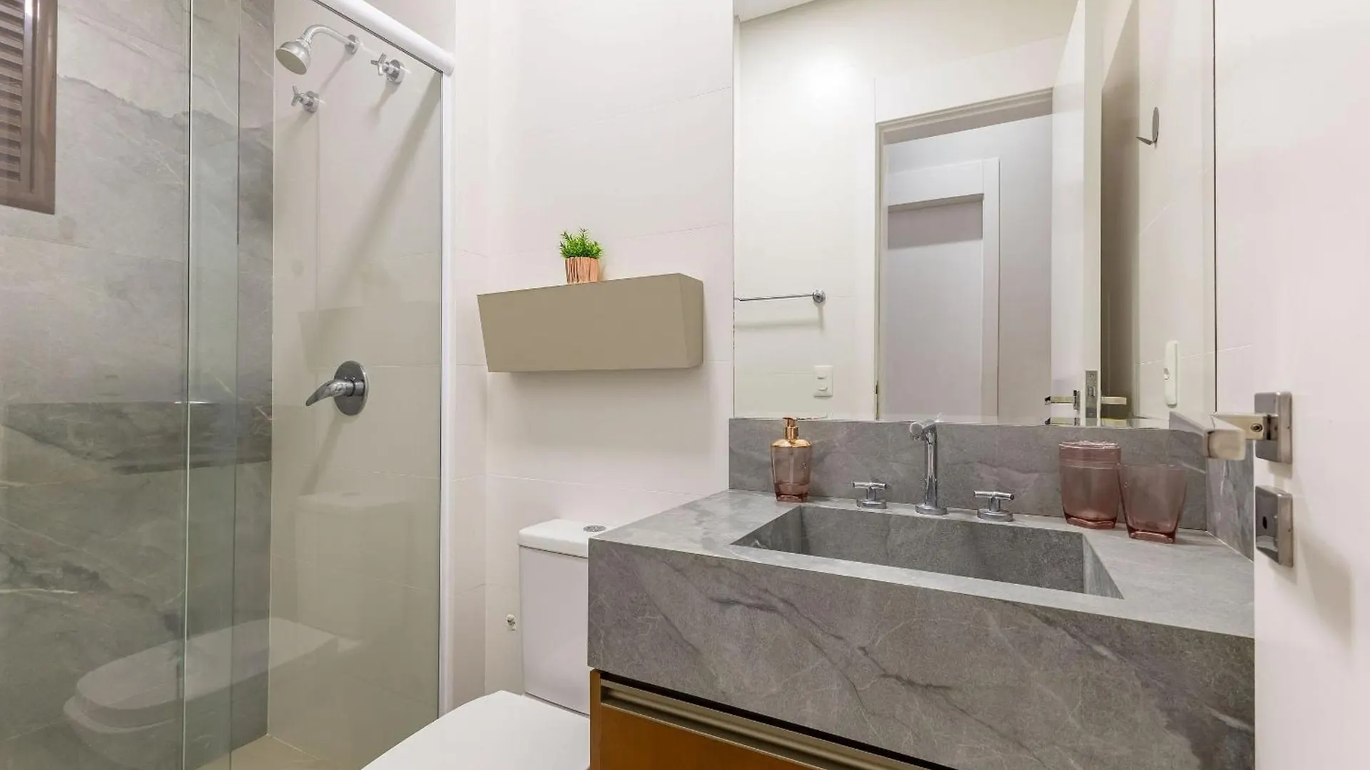 아파트 Apartamento Finamente Mobiliado Com Area De Lazer E Vista Mar 봄비나스