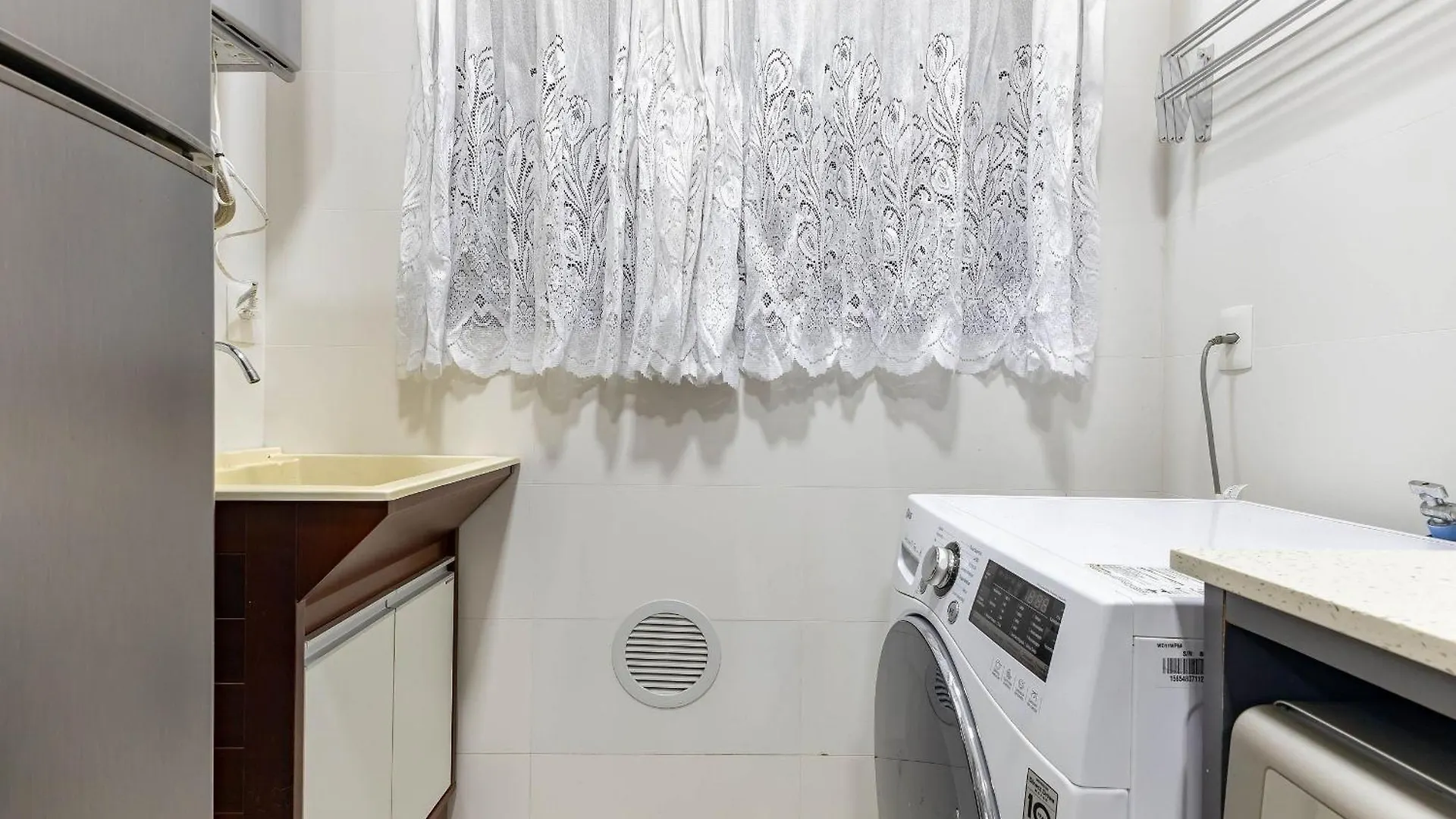 Apartamento Finamente Mobiliado Com Area De Lazer E Vista Mar 봄비나스