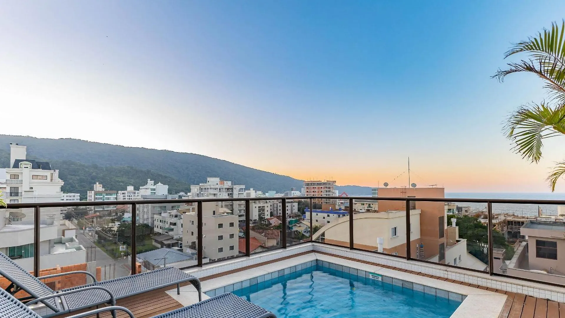 아파트 Apartamento Finamente Mobiliado Com Area De Lazer E Vista Mar 봄비나스