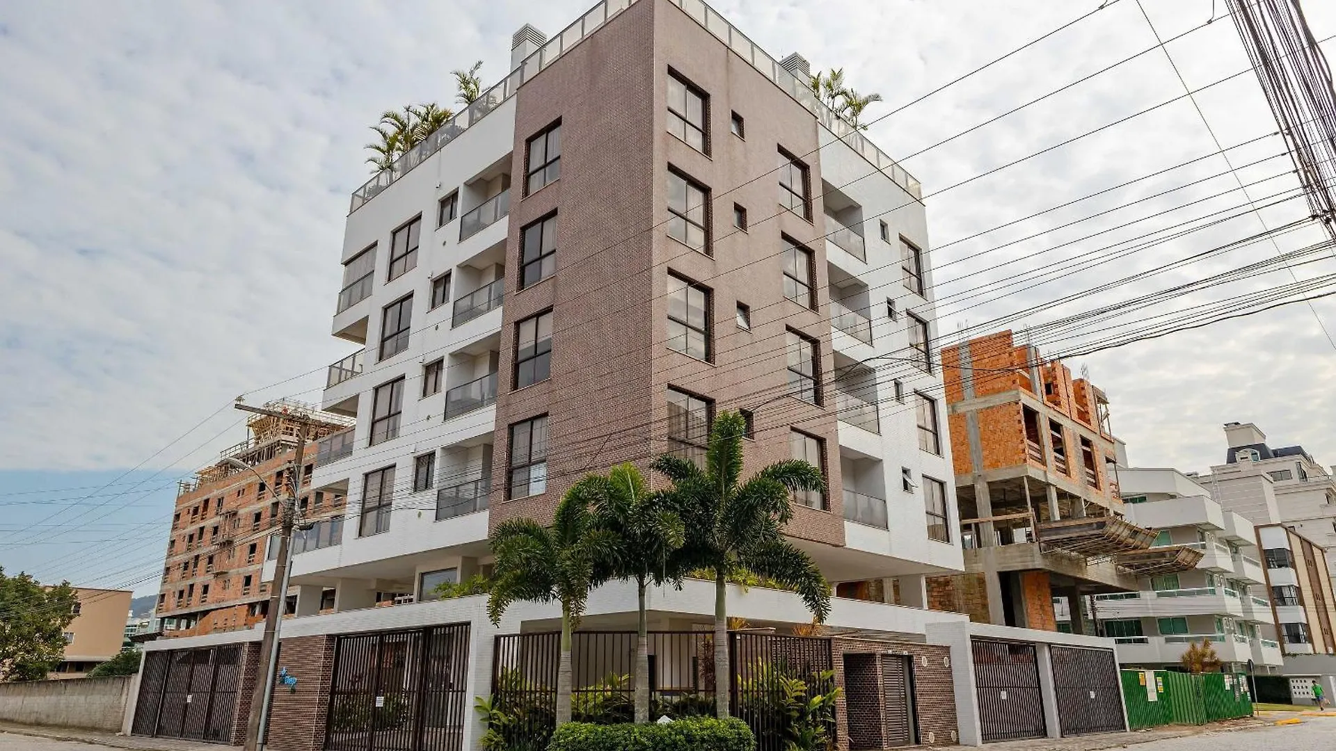 Apartamento Finamente Mobiliado Com Area De Lazer E Vista Mar 봄비나스 아파트
